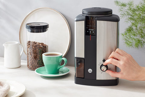 Wilfa Svart Coffee Grinder (Silver) + Hario Drip Kettle Air - Kakaw